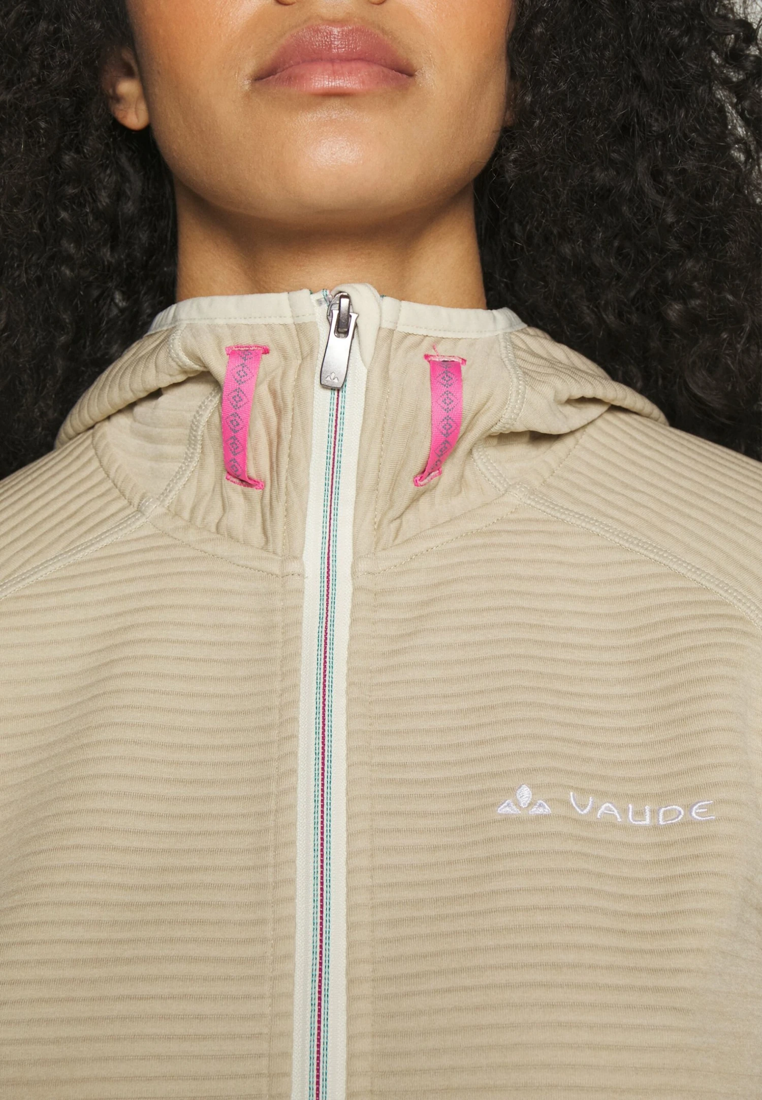 VAUDE Womens Skomer Hiking Jacket - Training Jacket - Beige 7 VAUDE Womens Skomer Hiking Jacket - Training Jacket - Beige - Image 5