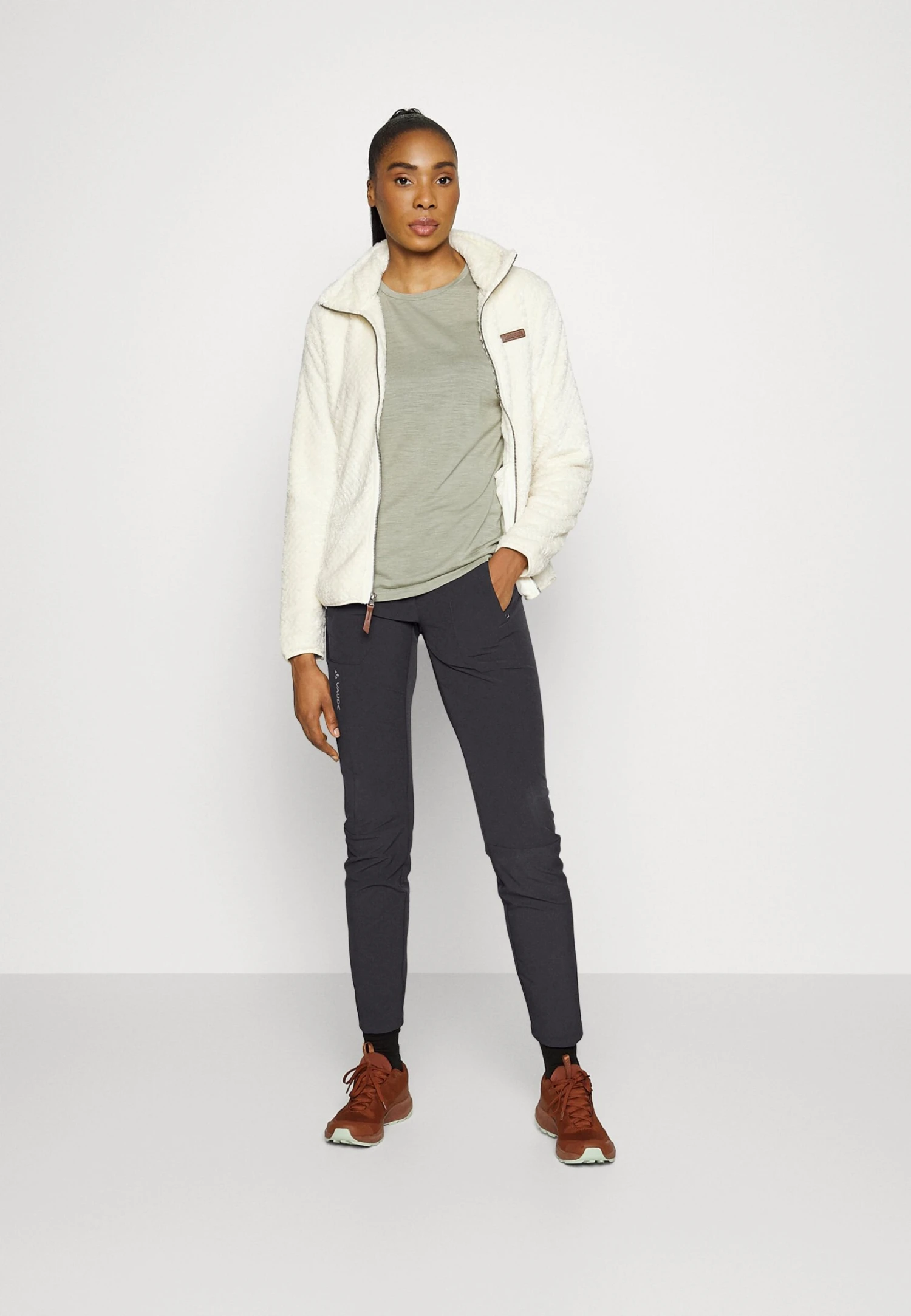 VAUDE Women'S Elope Slim Fit Pants - Trousers - Phantom Black 4 VAUDE Women'S Elope Slim Fit Pants - Trousers - Phantom Black - Image 2