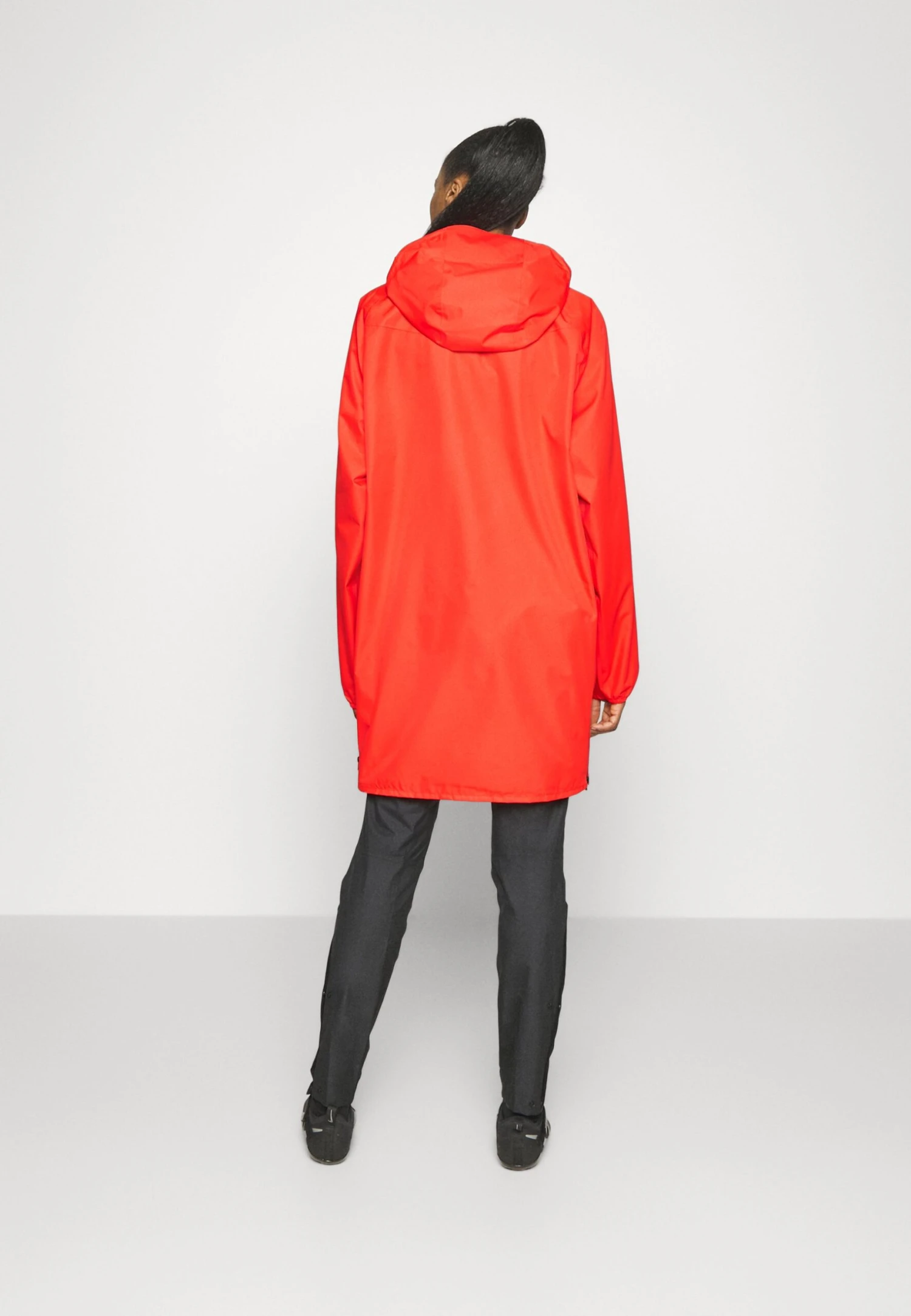 VAUDE Comyou Poncho Coat - Waterproof Jacket - Flame 6 VAUDE Comyou Poncho Coat - Waterproof Jacket - Flame - Image 4