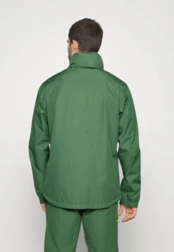 VAUDE Mens Escape Light Jacket - Outdoor Jacket - Woodland -Vaude a54d8554e42c4a9d82445931f86f2f6e