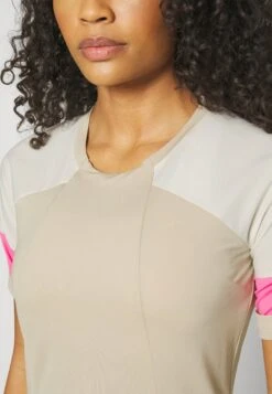 VAUDE Womens Kuro - Cycling Jersey - Beige -Vaude b89dc6aa4d524d44b43b524bb2d019b4