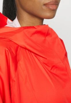 VAUDE Comyou Poncho Coat - Waterproof Jacket - Flame 17 VAUDE Comyou Poncho Coat - Waterproof Jacket - Flame -Vaude d9878bad373d4726925754eaf64f1260